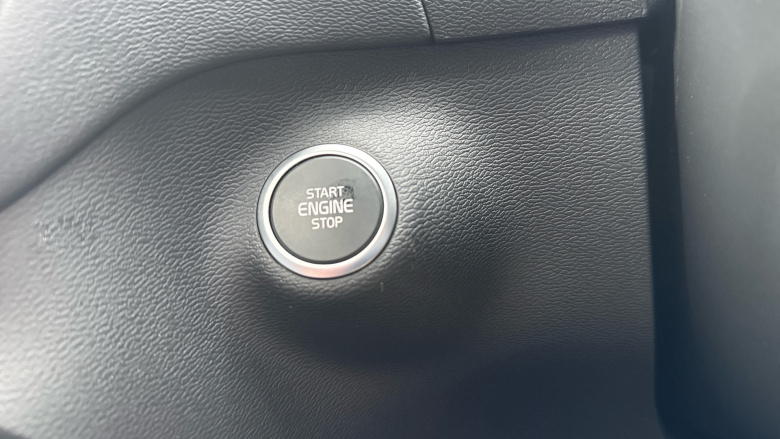 Volvo XC40 2.0 B3P Ultra Dark 5dr Auto Petrol Estate